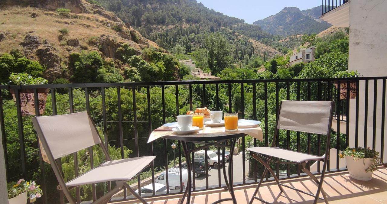 ALOJAMIENTO YOLANDA CAZORLA - Bed and Breakfast Cazorla