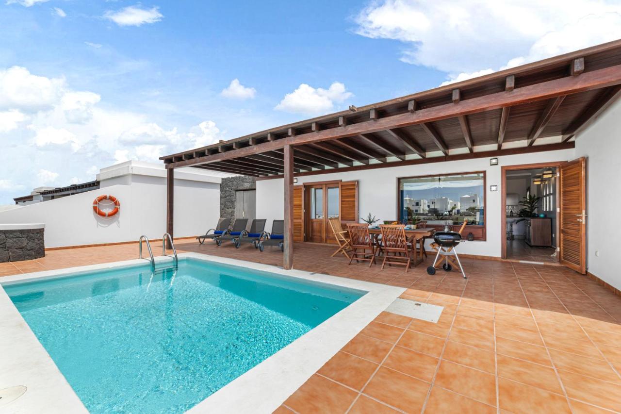 Lanzarote Villa 3 Islas - Pool Heated - B&B