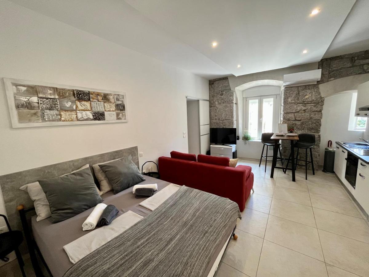 Plaza Teatro & Piazzale Teatro - Chambres d’hôtes Rijeka