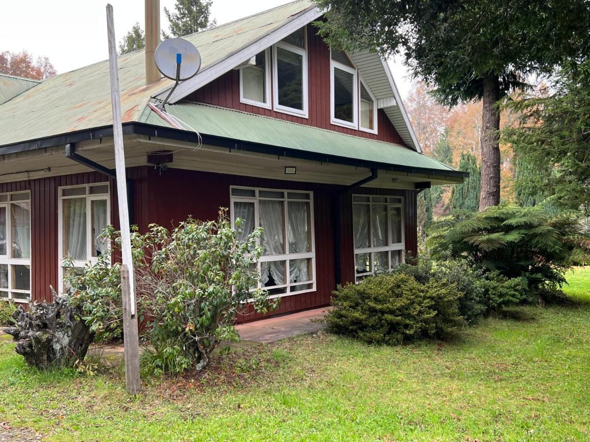 Cabañas y Hostal Casa de Campo Rukaleufu a orillas del Rio Huiscapi - B&B Villarrica