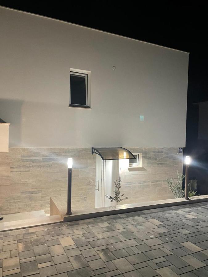 Vila Regina Apartment Paloma with Swimming Pool - Chambres d’hôtes Jezera