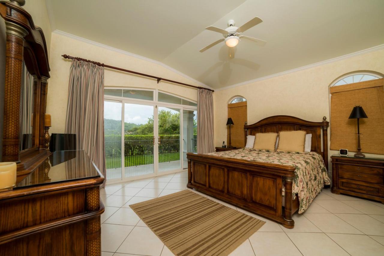 B&B Herradura - Los Suenos Resort Colina 5E two bedroom by Stay in CR - Bed and Breakfast Herradura