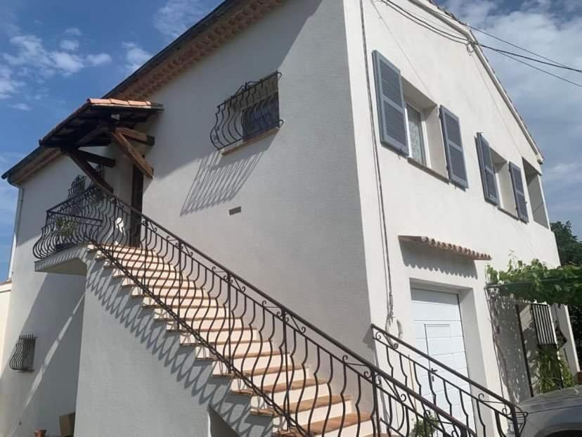 Appartement indépendant dans villa, entre Fréjus et St Raphaël - Ferienwohnung