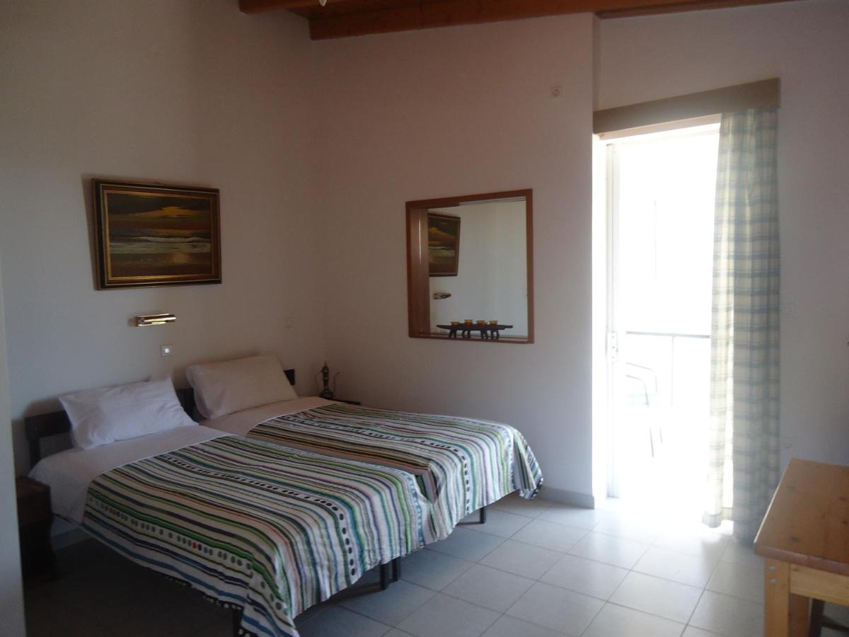 Studio (2 Adults)
