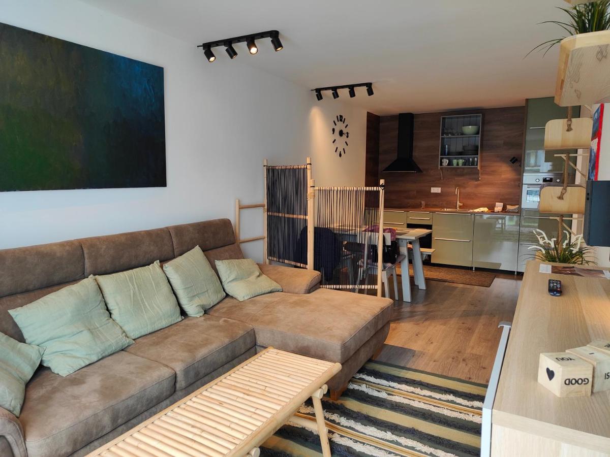 Beachfront Paradise Ezüst Panoráma lakeview apartment with panoramic terrace - B&B Siófok