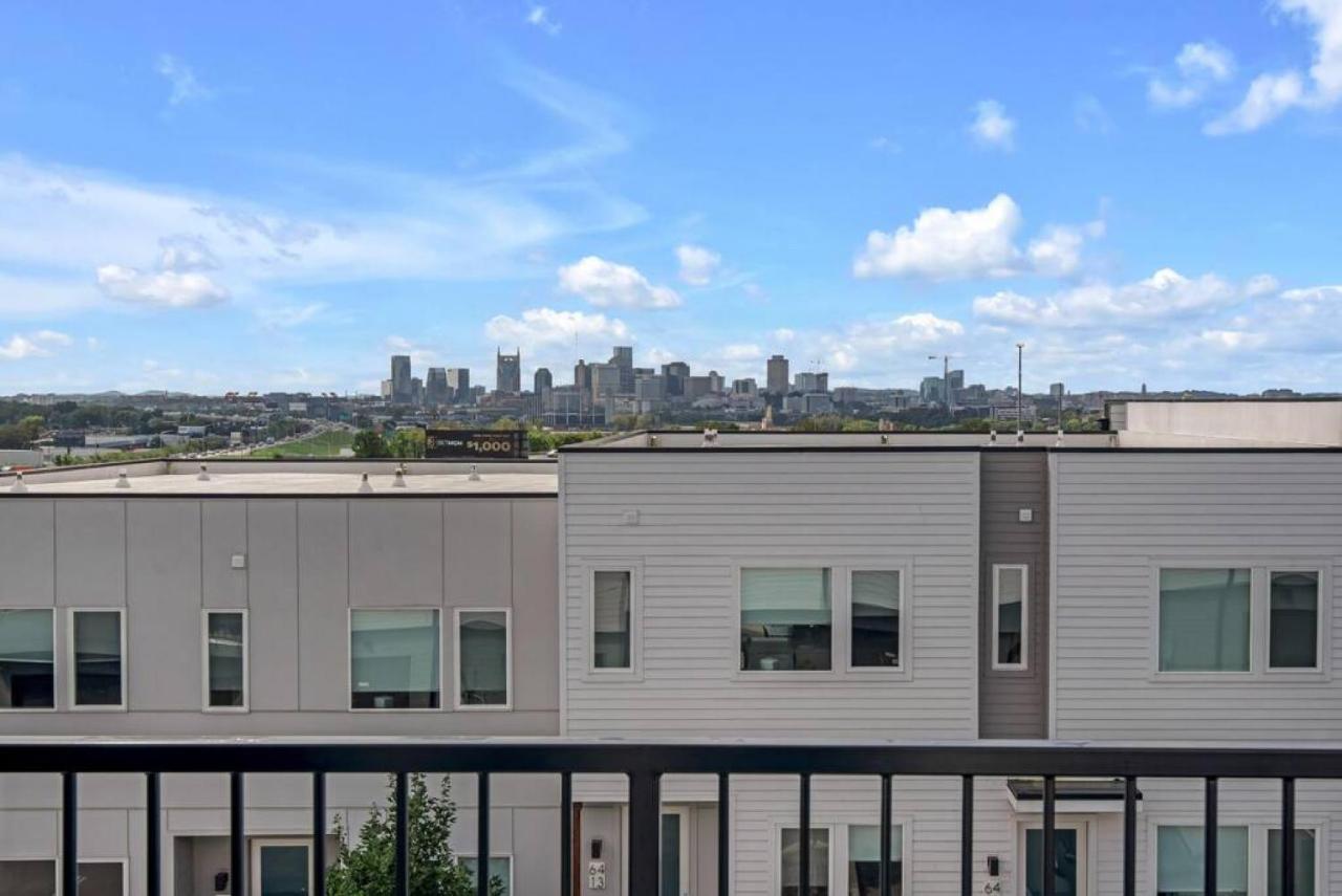 Big NEW and Modern with Skyline View Mural and Ping Pong - B&B