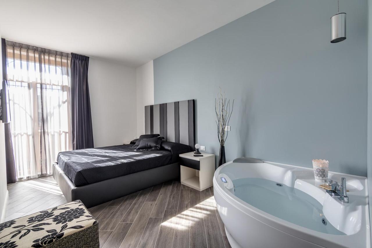 Chambre Double avec Balcon et Bain à Remous