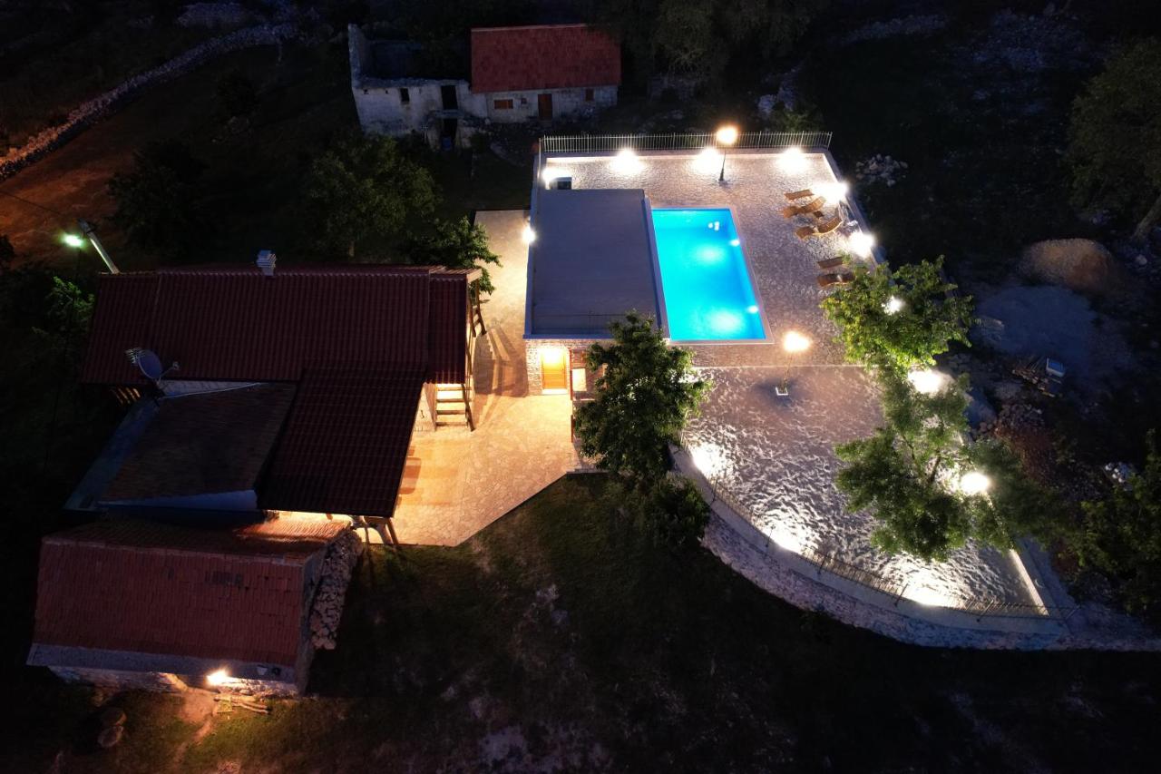 B&B Lećevica - Patakun holiday home for 5, with heated pool - Bed and Breakfast Lećevica