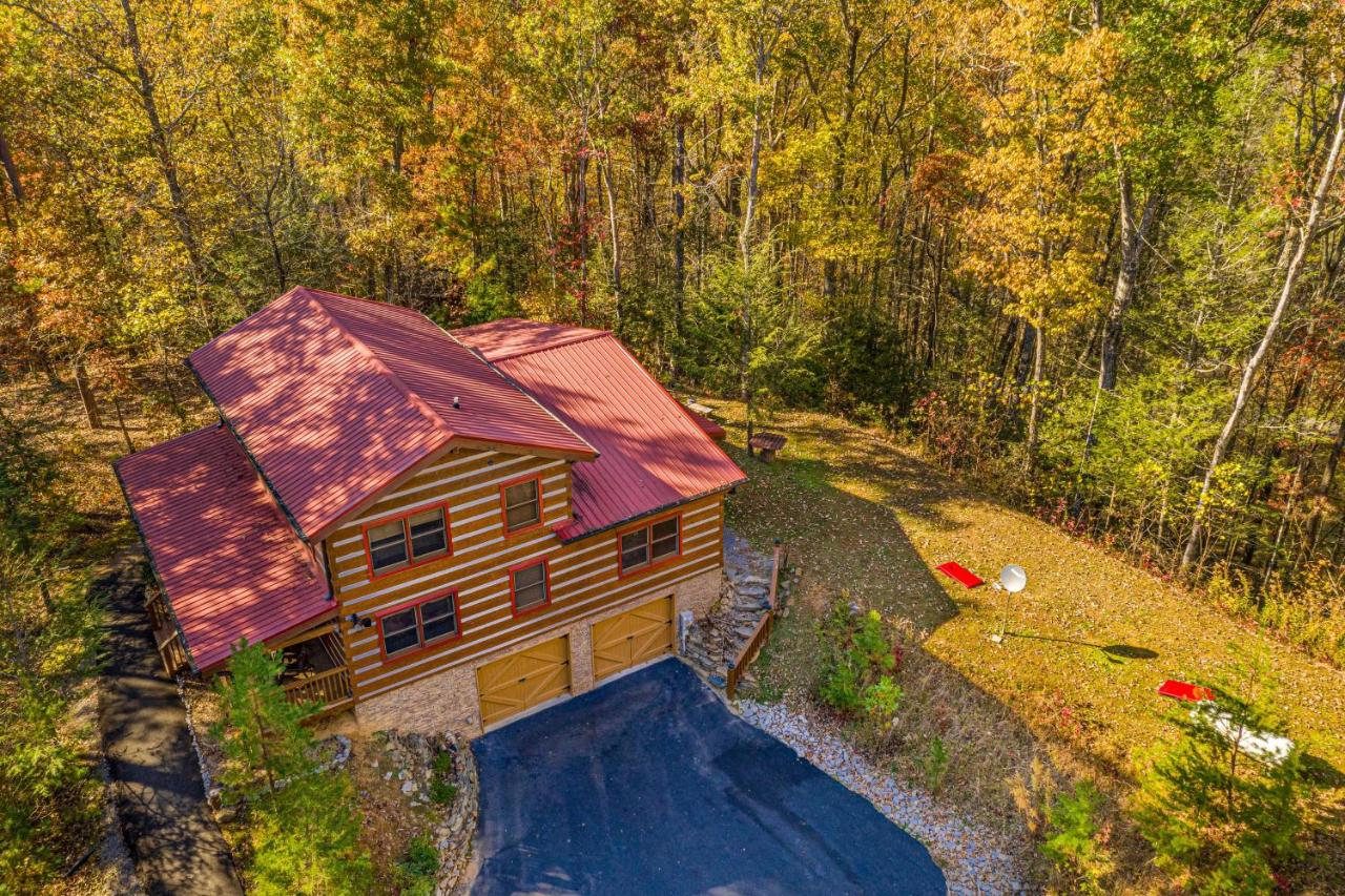 Appalachian Escape Cabin - Private - Secluded -3 acres -Hot tub -Fire pit -Games - B&B