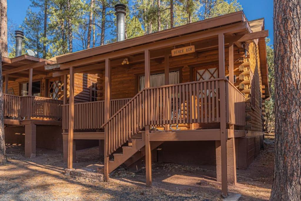 Forest Cabin 3 Bear's Den - Bed and Breakfast