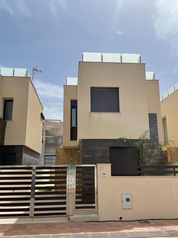 Villa moderna y con piscina privada - B&B