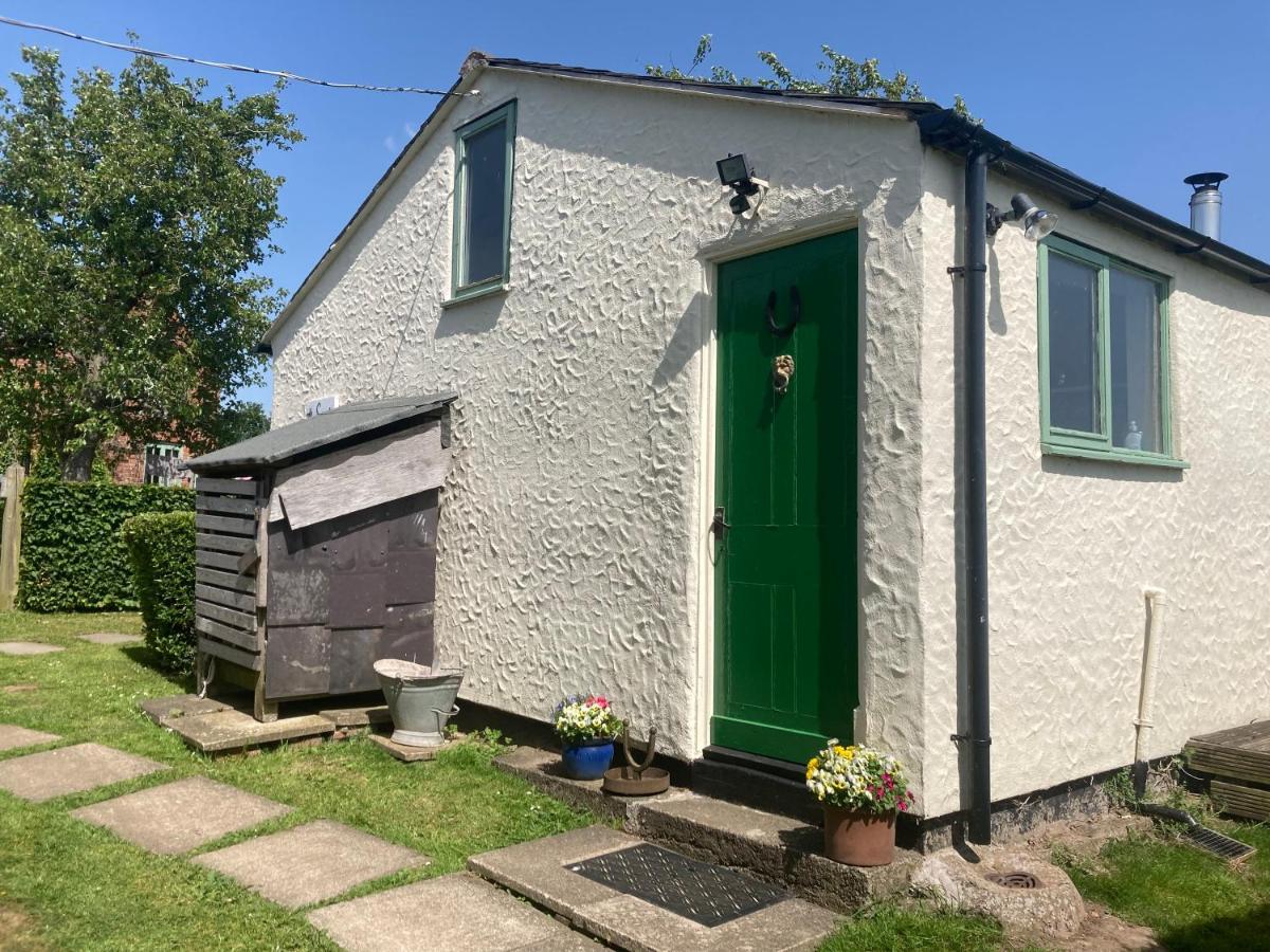 The Stable with cozy logburner - B&B Wrexham