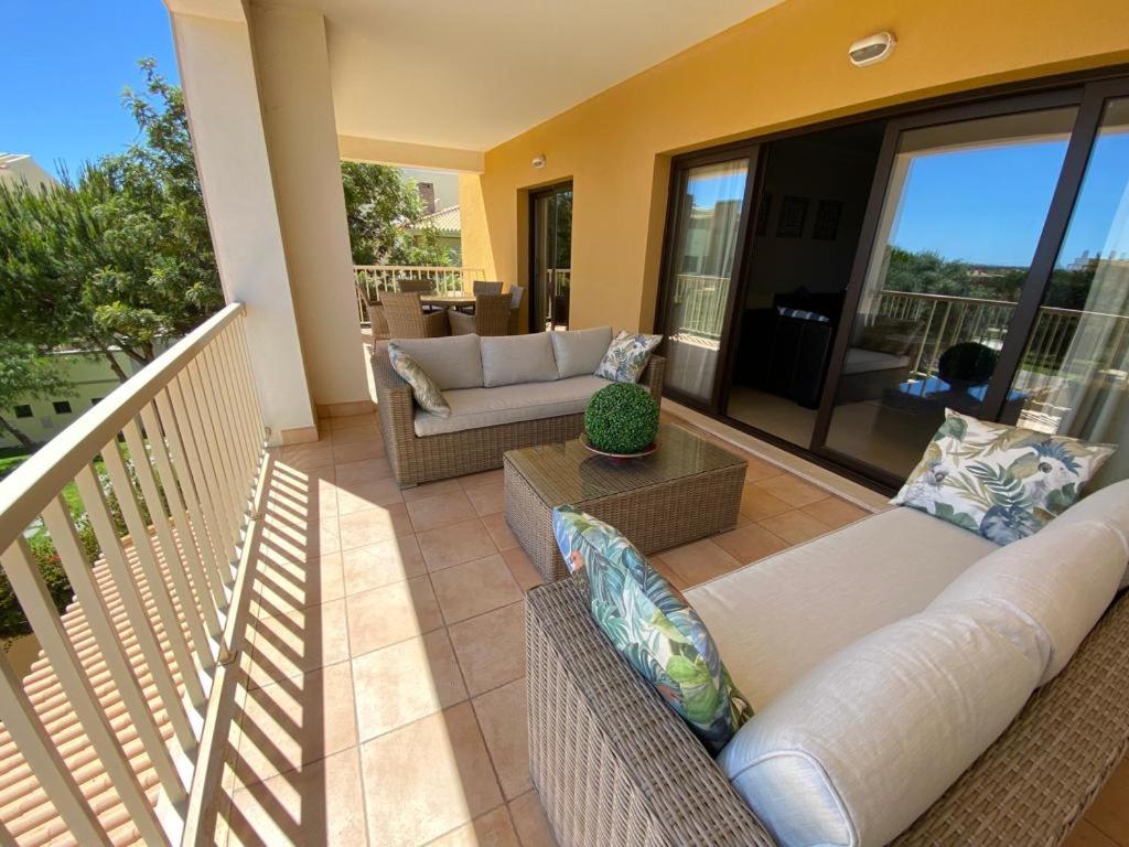 J&J Home T2 next to Pinhal Velho, Terraces of Pinhal, Vilamoura - Chambres d'hôtes Quarteira