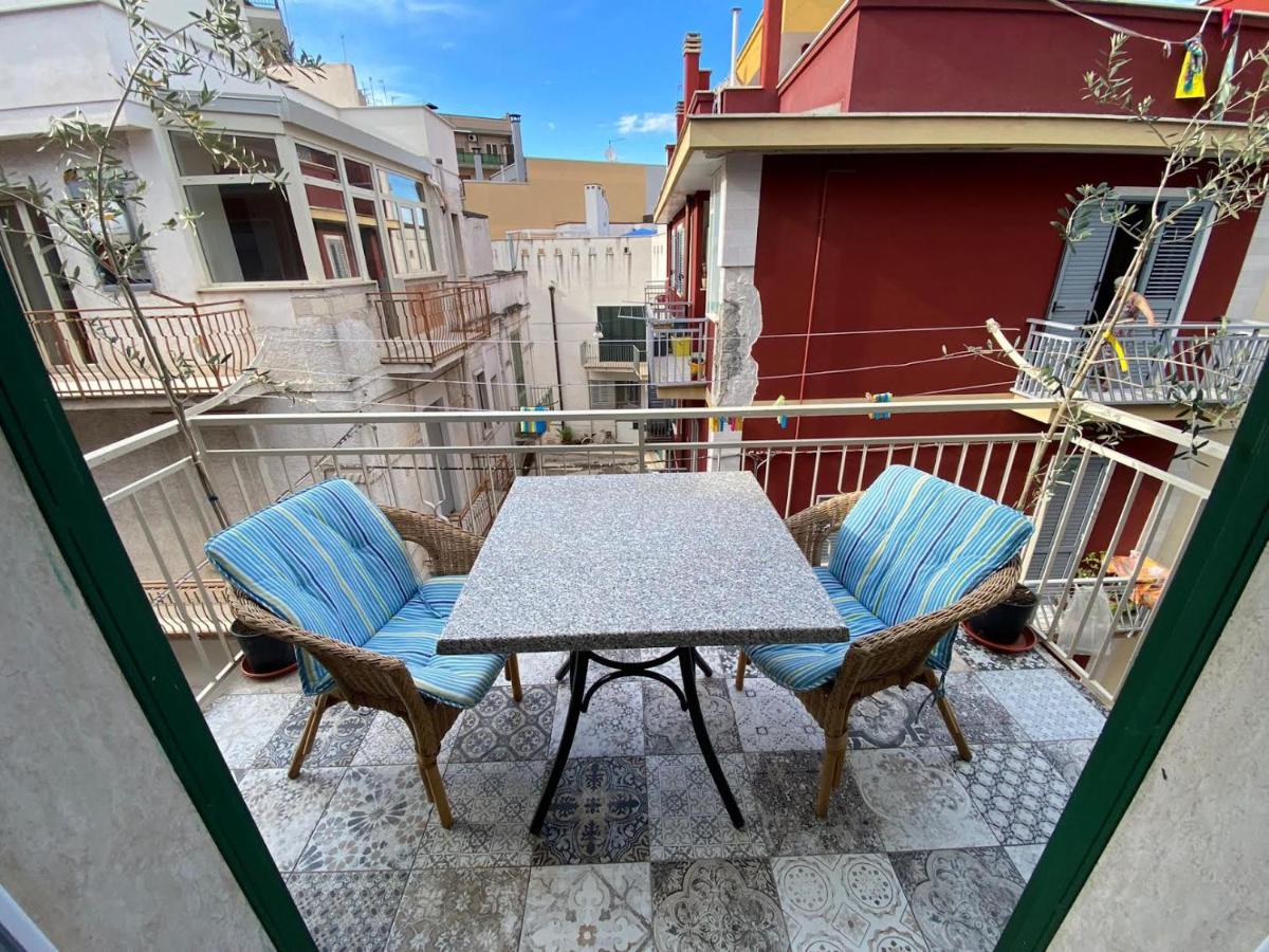 Apartment mit Balkon