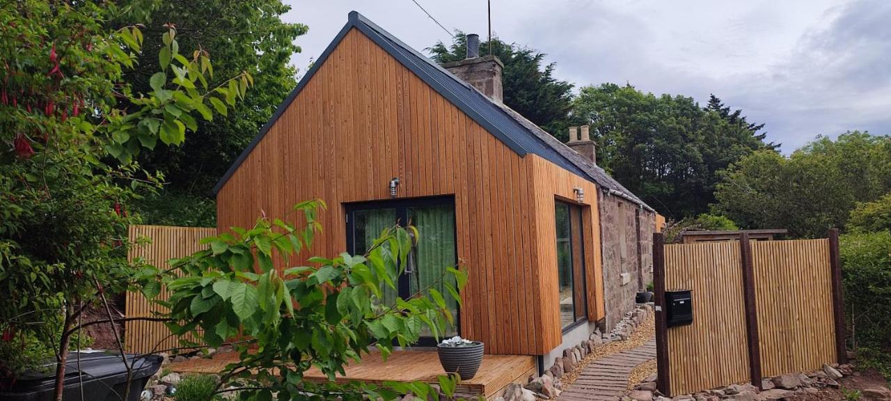 Stonehaven 2 Bedroom Seaside Cottage with Garden - B&B