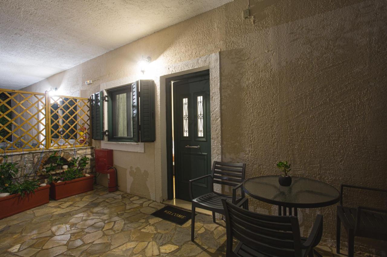 Estudio con vistas al jardín
