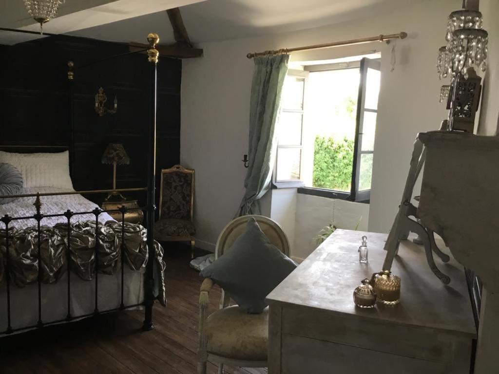 B&B Verteuil-sur-Charente - La Cour Blanche - Bed and Breakfast Verteuil-sur-Charente