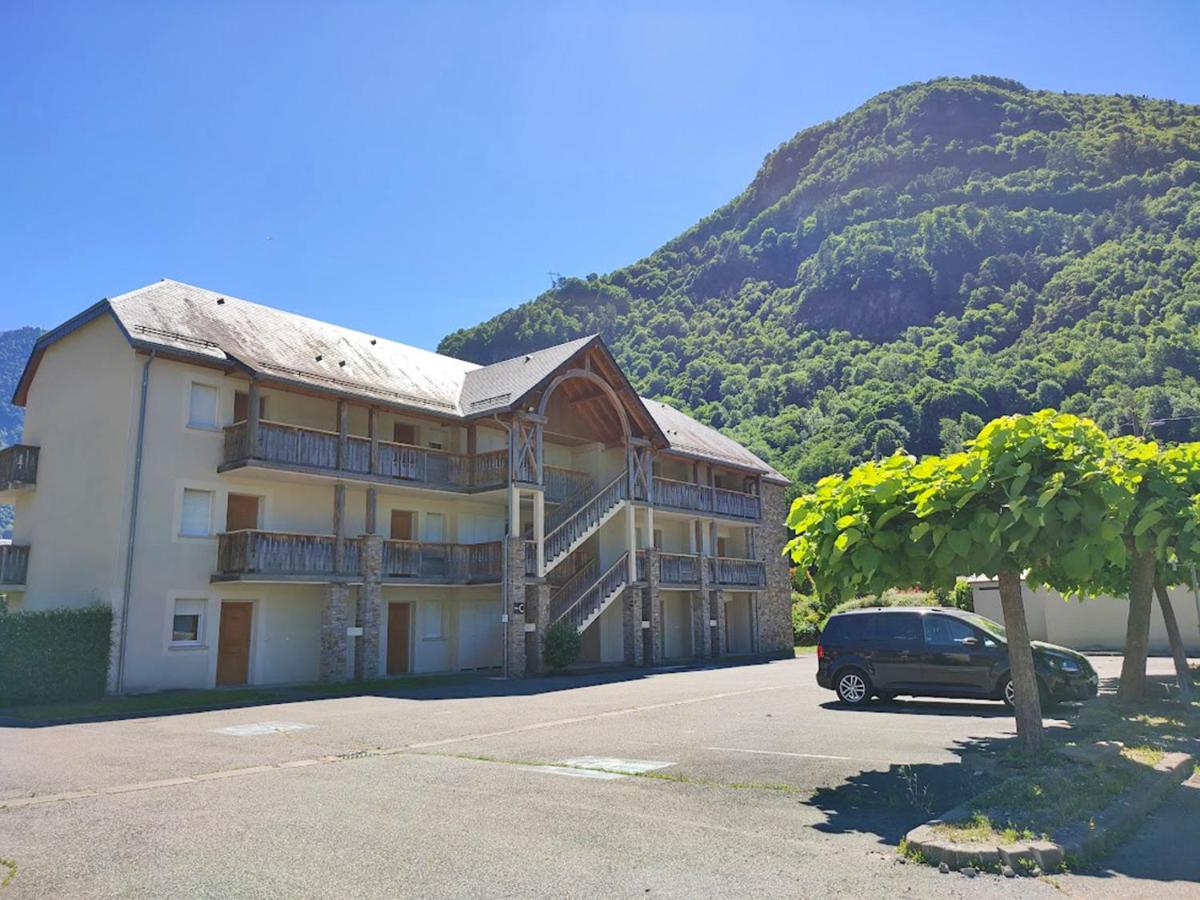 Le 102, T3 pour 5 personnes, vue montagne, classé 2 étoiles NF, parking, piscine en été - Chambres d’hôtes