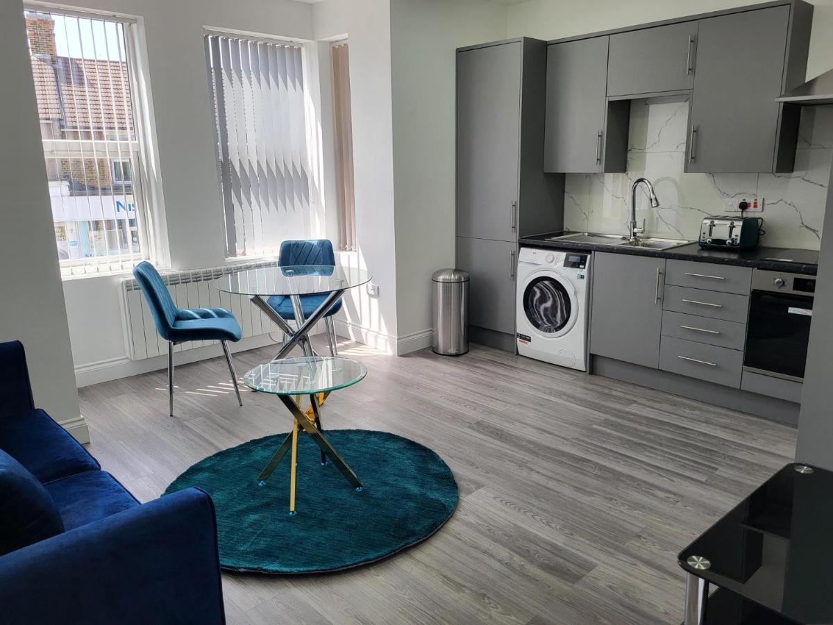 B&B Dartford - 1 Bed Flat, Fibre Broadband, New, Washer Dryer, 10 mins from city centre - Bed and Breakfast Dartford