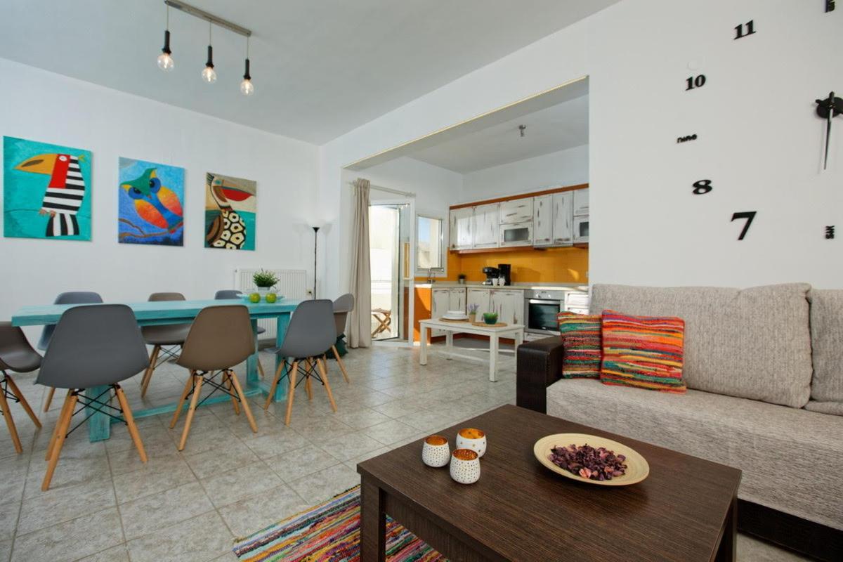 B&B Thérissos - Bright and stylish 3 bedroom apartment - Bed and Breakfast Thérissos