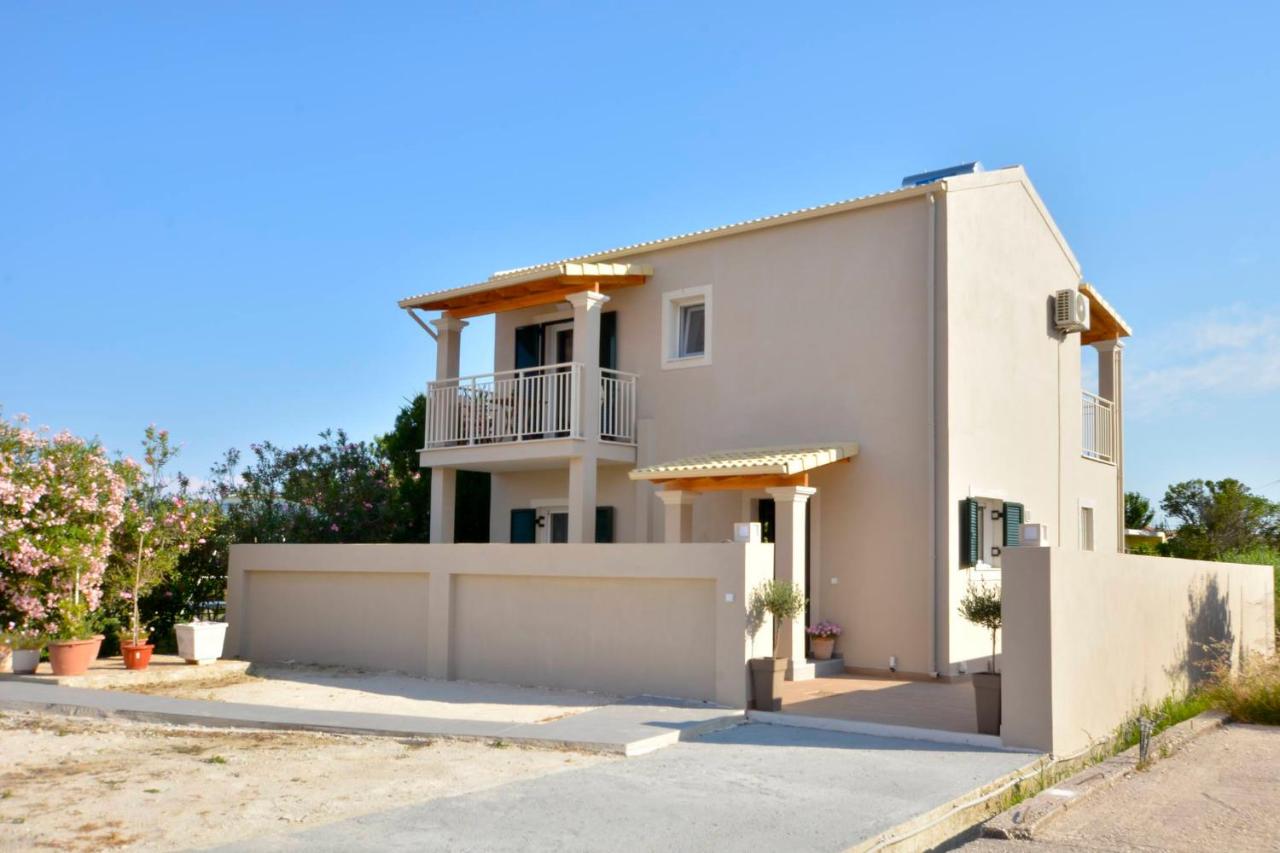 Stylish Privet Poolside Villa - B&B