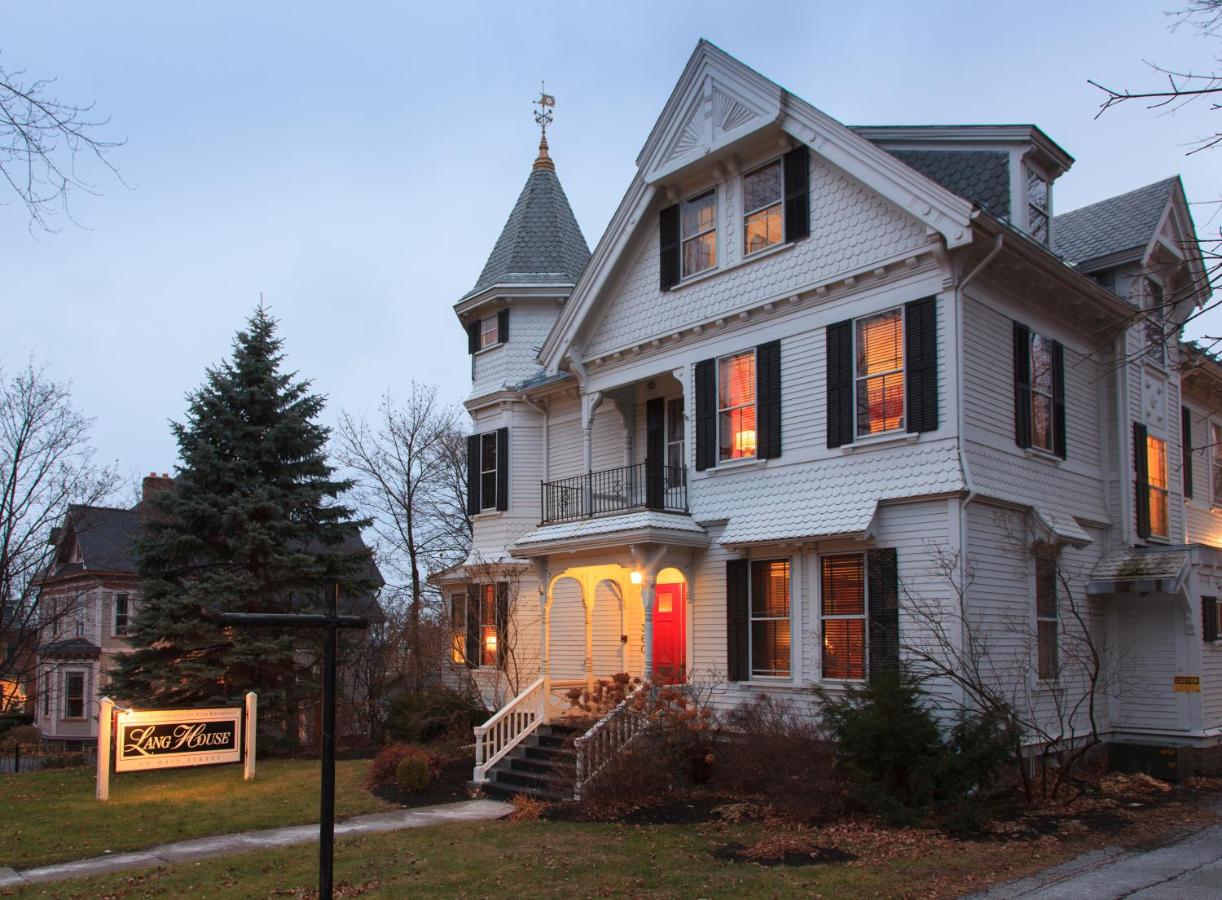 Lang House on Main Street Bed & Breakfast - Chambres d’hôtes