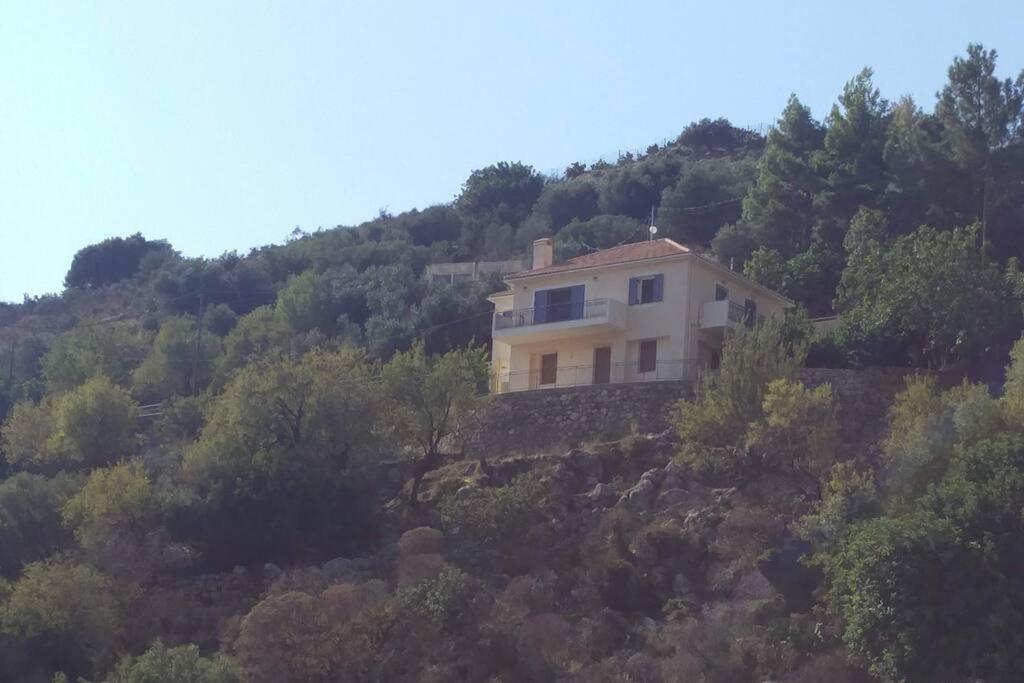 Traditional Sea View Vacation Home in Kourouklata - B&B
