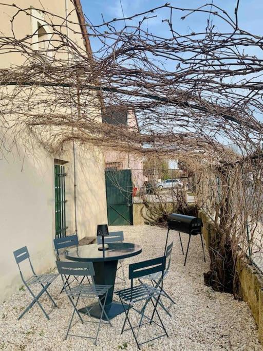 Maison entière aux portes du canal de Bourgogne - Bed and Breakfast