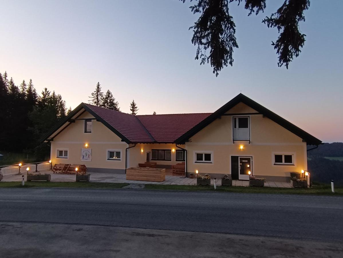 Ferienwohnungen Hebalm - Bed and Breakfast