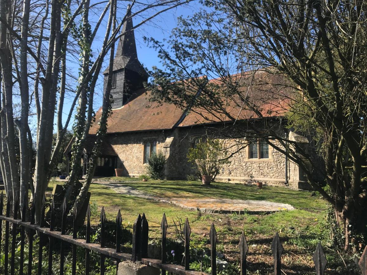 Beautiful grade II listed 4 bed Victorian Conversion - Billericay Essex - Bed and Breakfast