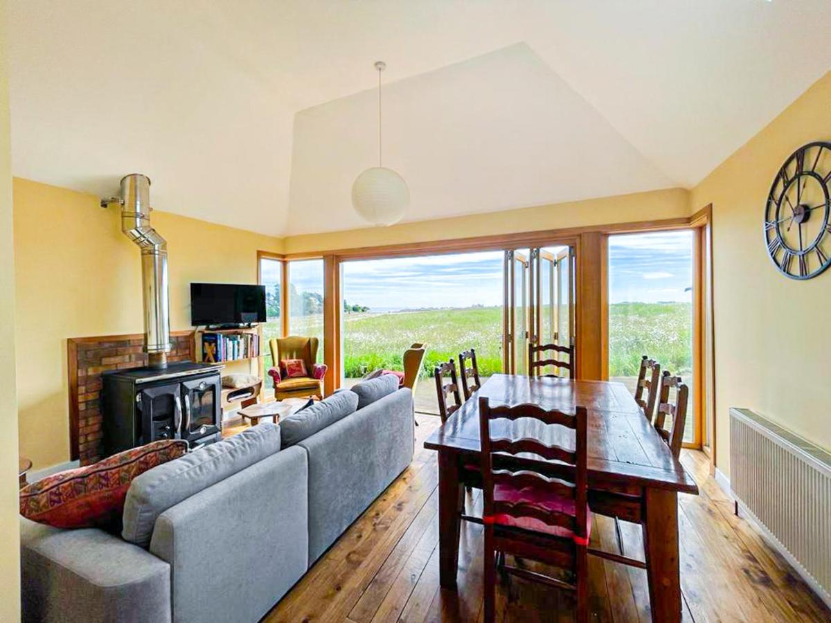 B&B North Berwick - Quirky, Cosy 3BR Cottage With Patio in Canty Bay, Sleeps 10 - Bed and Breakfast North Berwick