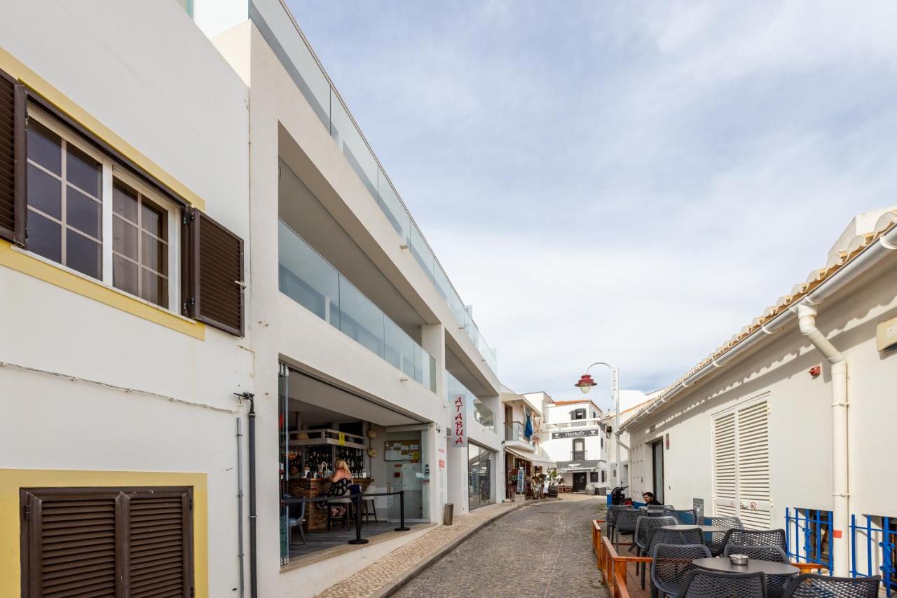 Frontline Seaview Apartment - Chambres d’hôtes