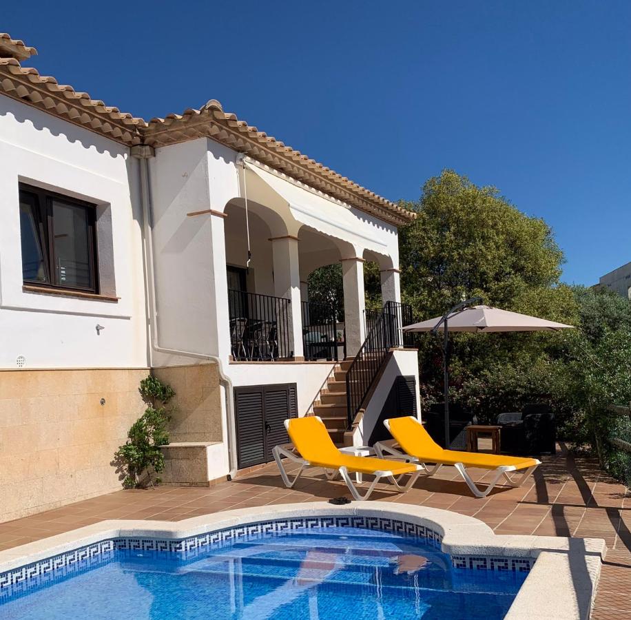 B&B Calonge - Villa Vista Bonita with private pool, 4 bedrooms, 9 people - Bed and Breakfast Calonge