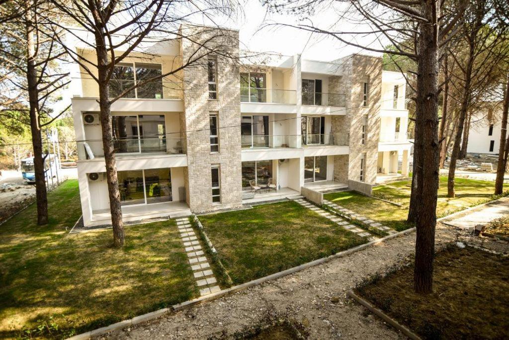 Lovely 1-Bedroom Apartment at San Pietro Beach Front Resort - Ferienwohnung Mullini i Danit