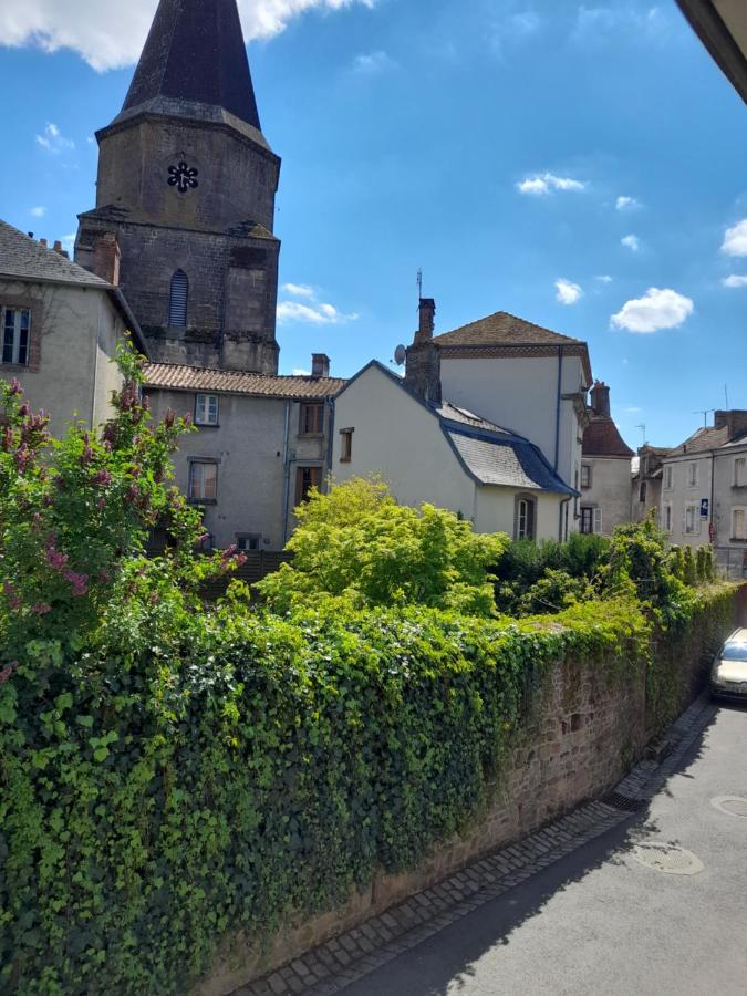 B&B Magnac-Laval - Gîte Déco - Belle maison dans le quartier historique calme avec terrasse privée - Bed and Breakfast Magnac-Laval