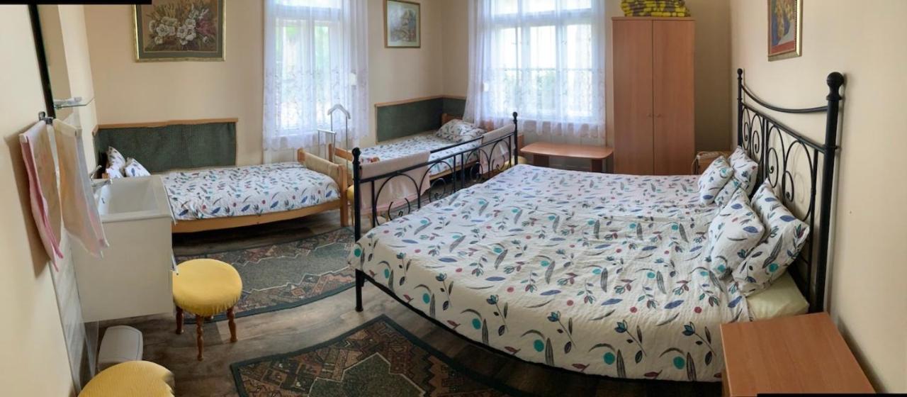 Vierbettzimmer mit Gemeinschaftsbad