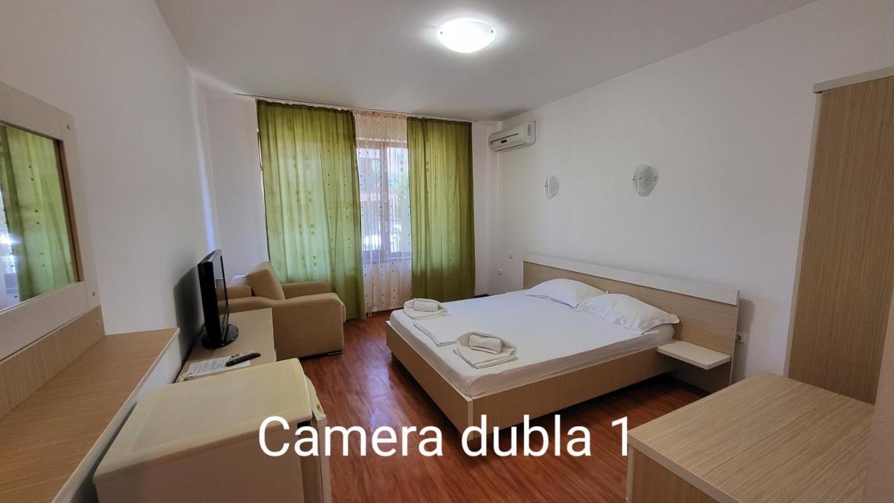 Deluxe Room (2 Adults + 1 Child)
