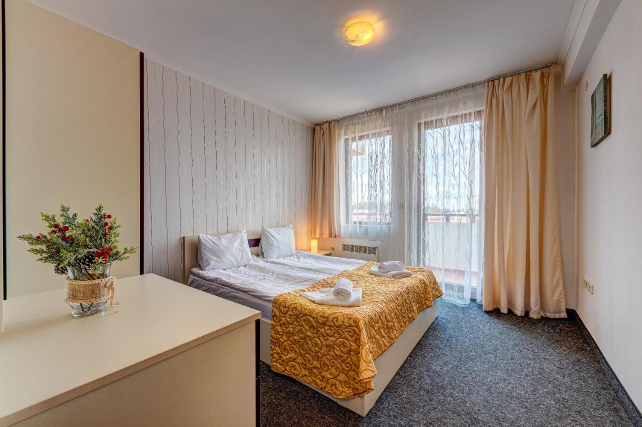 Colorful 2BD Apartment with Indoor Fireplace and Mountain View by Flat Mаnager - B&B Pamporovo