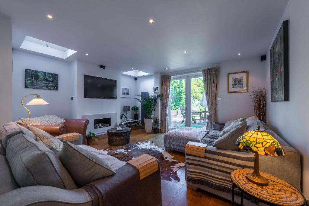 B&B London - Pass the Keys Beautiful 3 Bedroom family home - Bed and Breakfast London