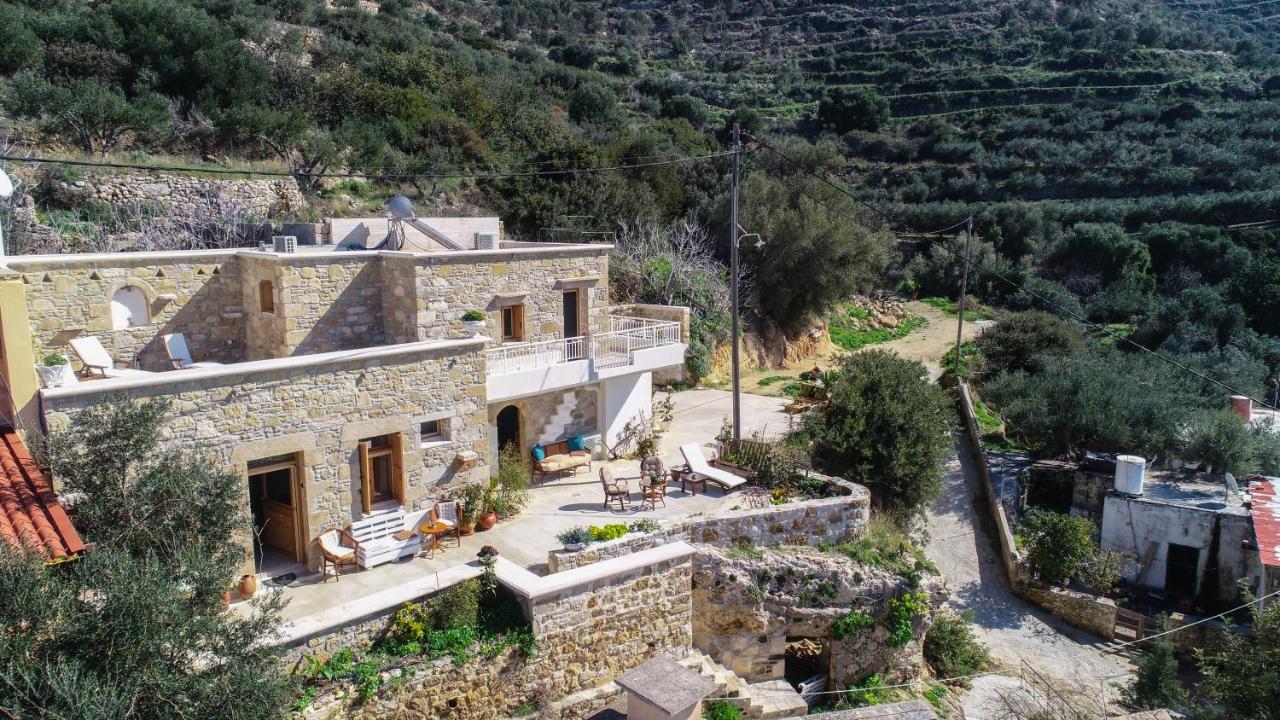 Mary's stone house - B&B