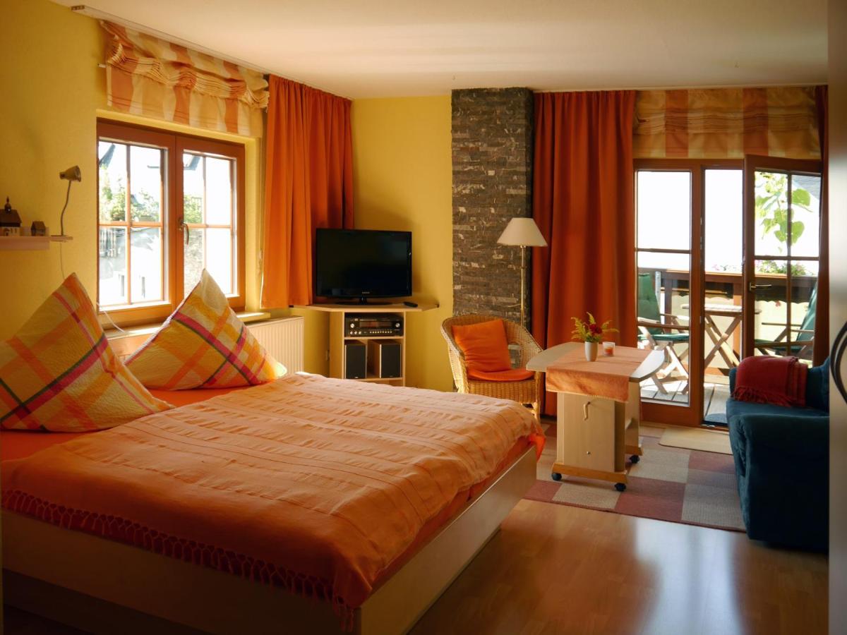 Apartment mit Balkon