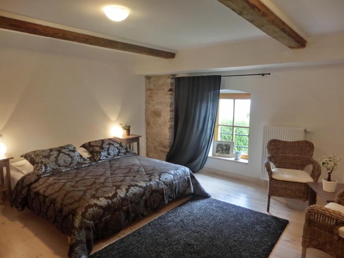 Doppel- oder Zweibettzimmer