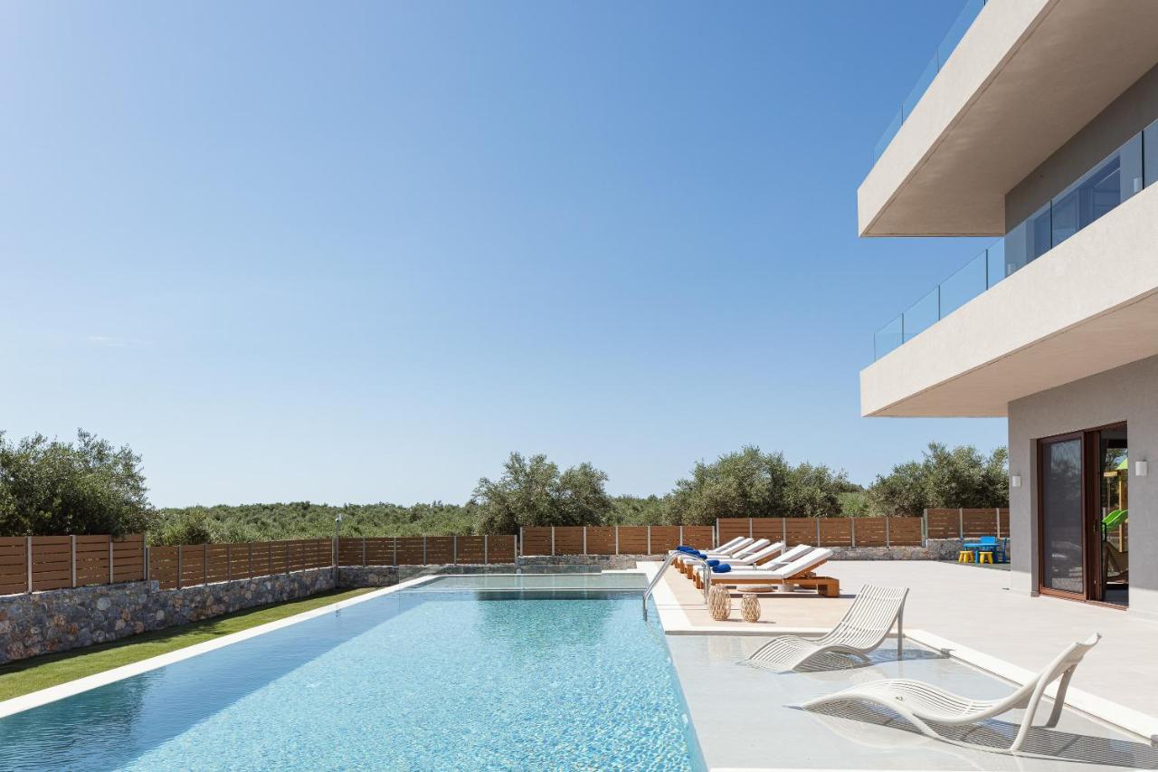 TreeTop Villa II, Private Pool, BBQ & Playground, By ThinkVilla - Chambres d’hôtes