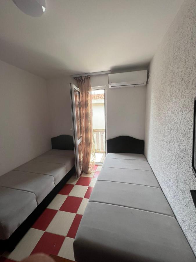 Tweepersoonskamer met 2 Aparte Bedden en Balkon