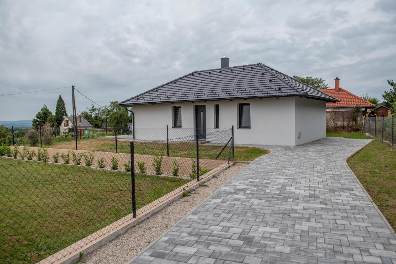 Bridgiet Home Apartman - Bed and Breakfast