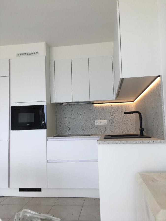 Studio 4 pers met Frontaal Zeezicht & privé zwembad Oostende - B&B Ostenda