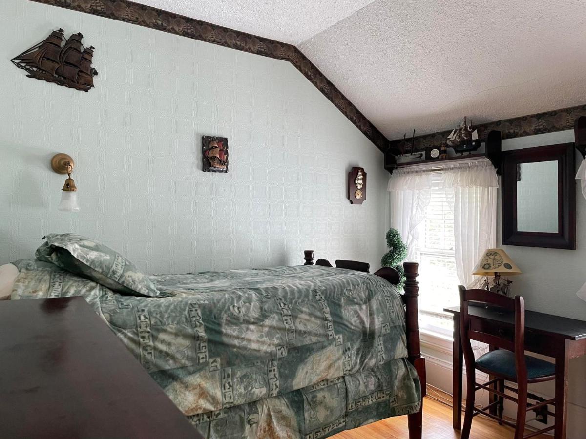 Single Room with Private Bathroom