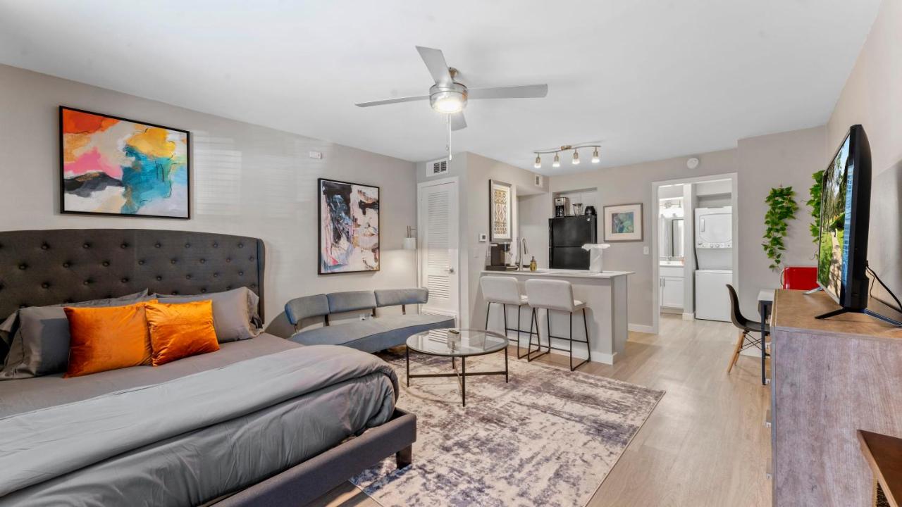 Cozy Efficiency Studios Close to Downtown and Domain - B&B
