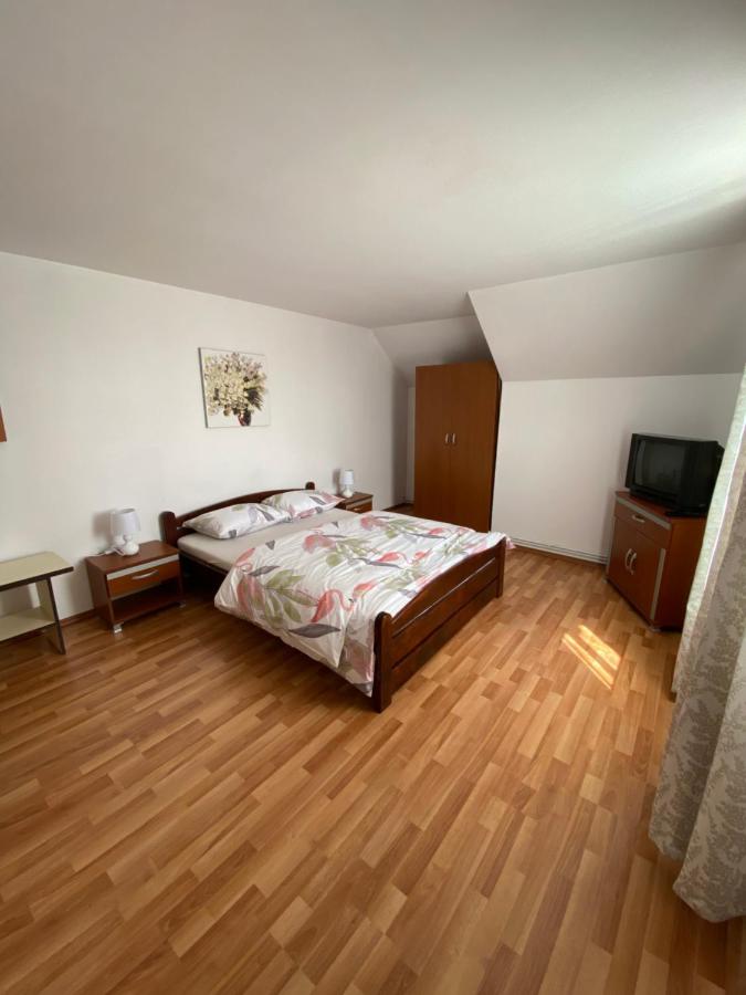 Kamer met Kingsize Bed en Uitzicht op de Tuin