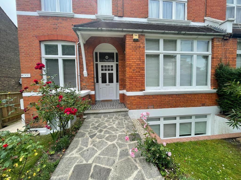 Spacious Holiday Home! - Bed and Breakfast